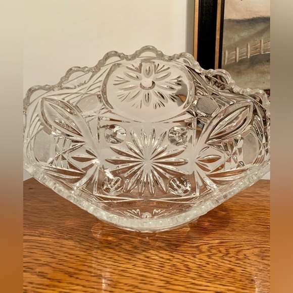 Vintage Four Footed Cut Crystal Flower Daisy Primrose Scalloped Edge Bowl - Picture 6 of 6